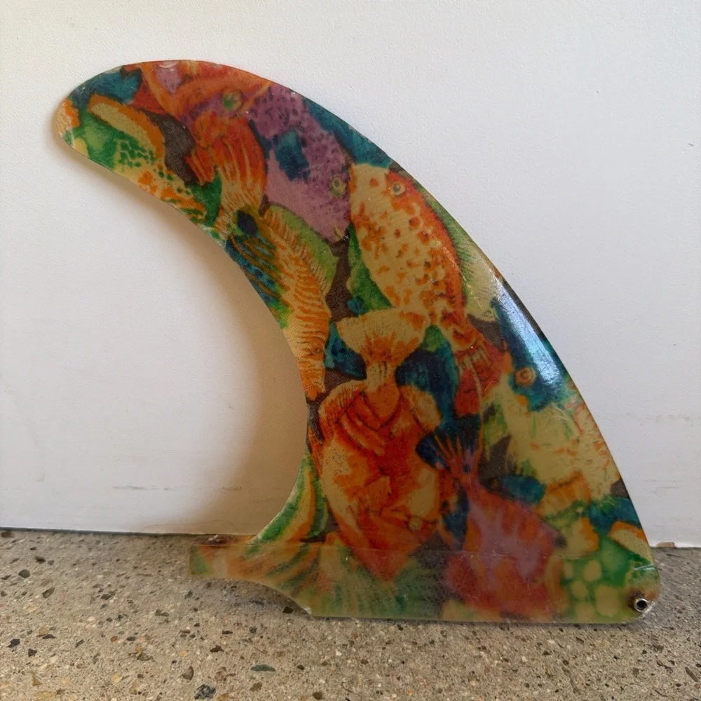 Colorful Surfboard Single Fin with Fish Design. 6 inches - Picture 2 of 5